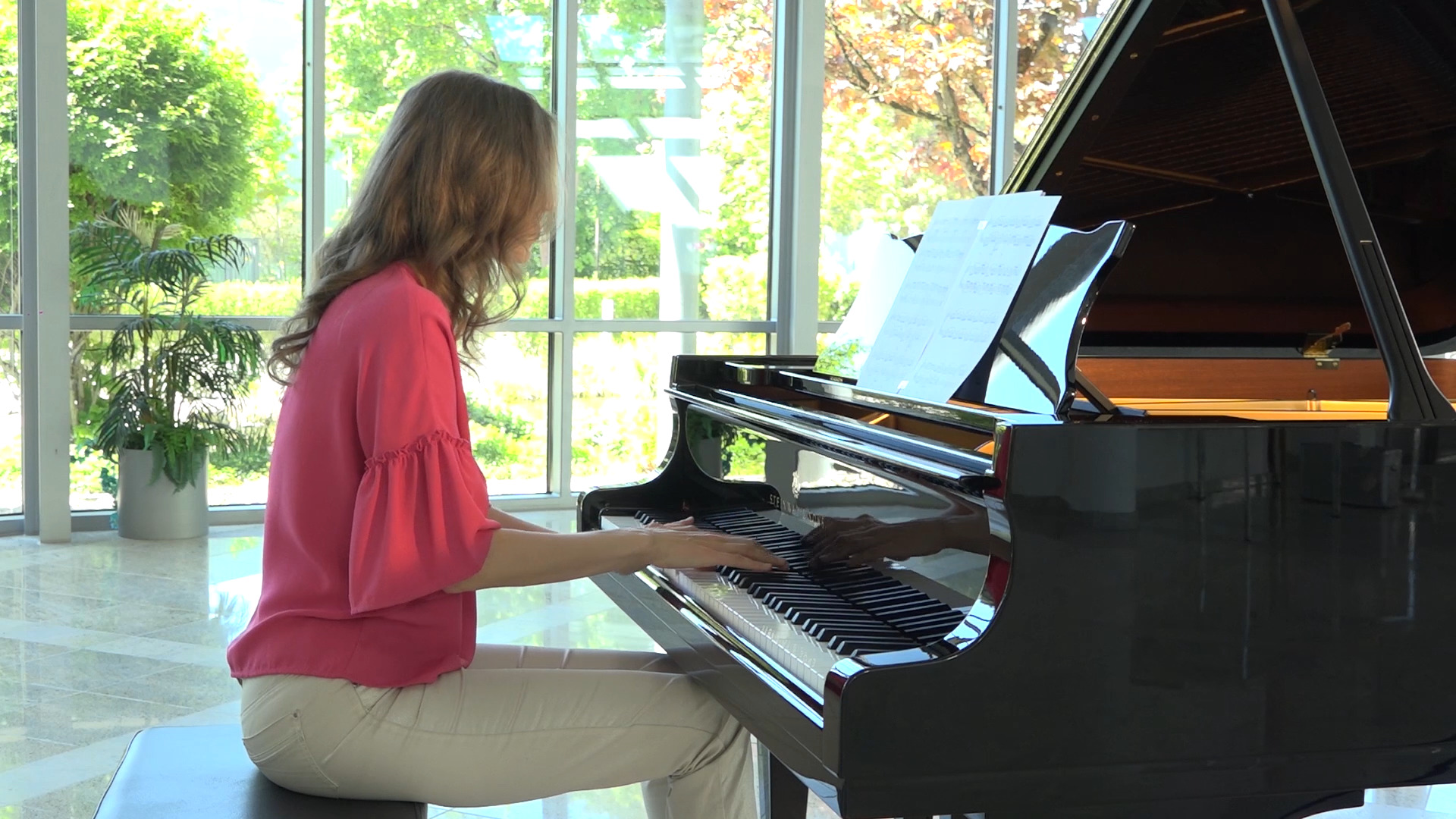 Anna Sutyagina plays the original composition by UK composer Alex Rimes, it is going to be the collection of etudes for intermediate players. Johann Sebastian Bach and his “well-tempered clavier” has been the source of inspiration for the composition “Etude” of Alex Rimes. A welcome stimulation and balance for mind and soul.